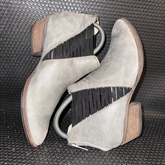 Aquatalia Farrah Gray Leather Side Stretch Zip Ankle Booties Women’s Size 6.5 - Picture 5 of 9